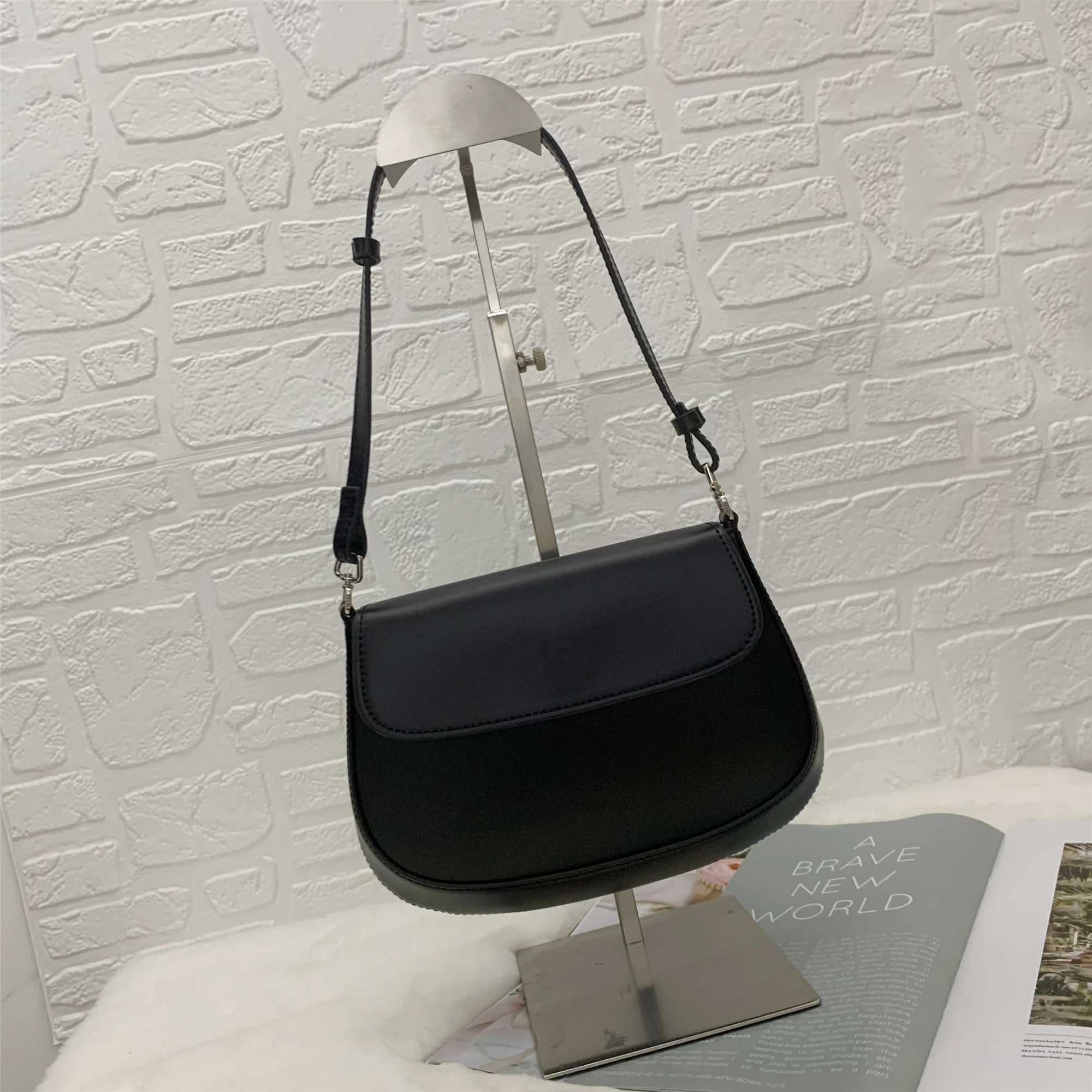 

Black Leather Armpit Bag Fashion Handbag Ladies Flap Buckle Crescent Bag Classic Versatile Shoulder Bag Date Women's Bag