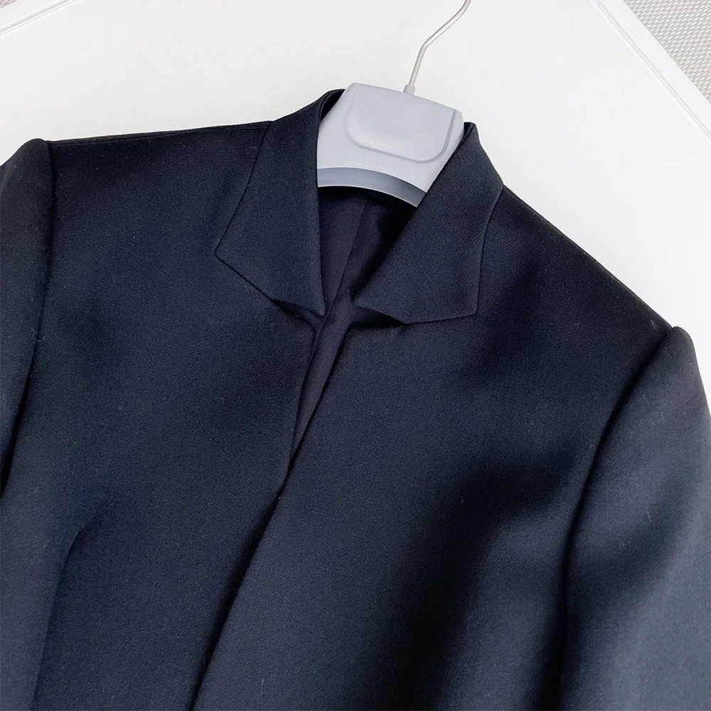 Рисунок 6 - Женский черный пиджак Ngvp # n