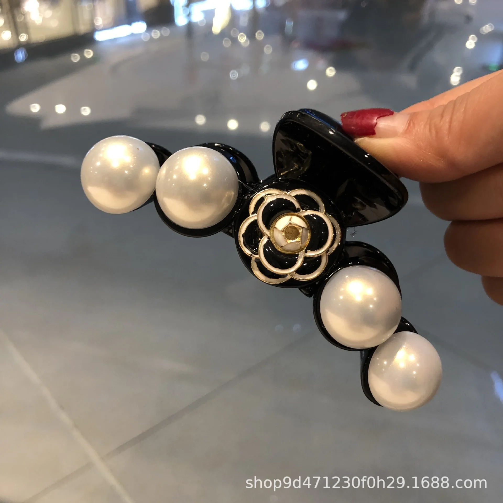 

Shark Clip Pearl Rhinestone Hair Clip Hair Clip Headdress Retro French Catch Clip Hairpin Girl