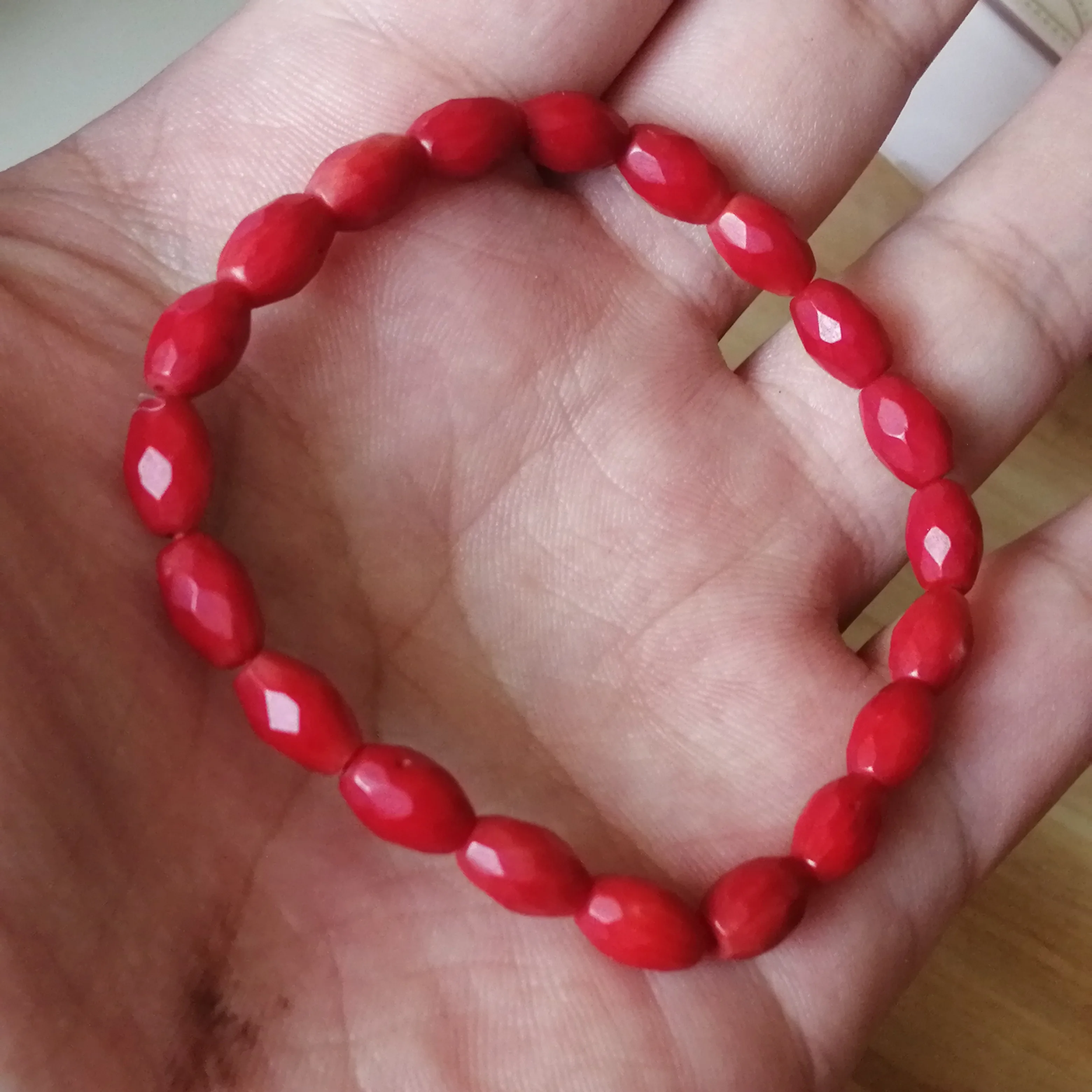 Женский браслет из красного коралла изящный эластичный натуральных драгоценных