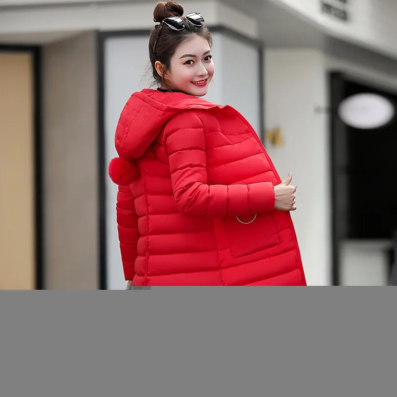 Женская длинная куртка на хлопковом наполнителе с большим шерстяным воротником