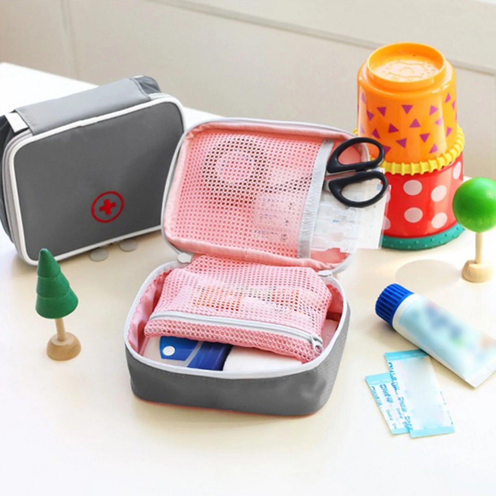 

1pcs Creative Travel New Love First-aid Kit Storage Bag Style Travel Organizer Storage Box Makeup Organizer Cosmetic Bag