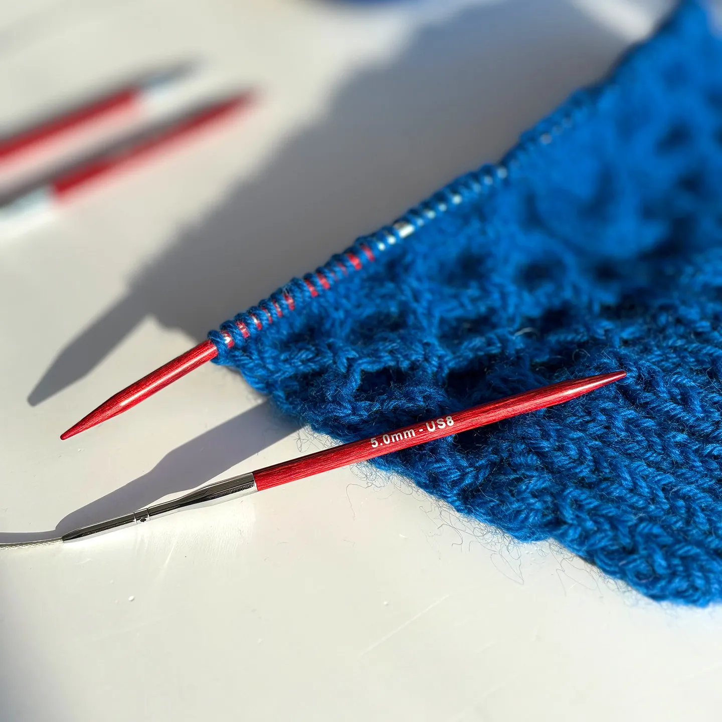 Фото Новые спицы Knitpro Amore Red Regular 5 дюймов с съемным кольцом из березы, гладкие. №2