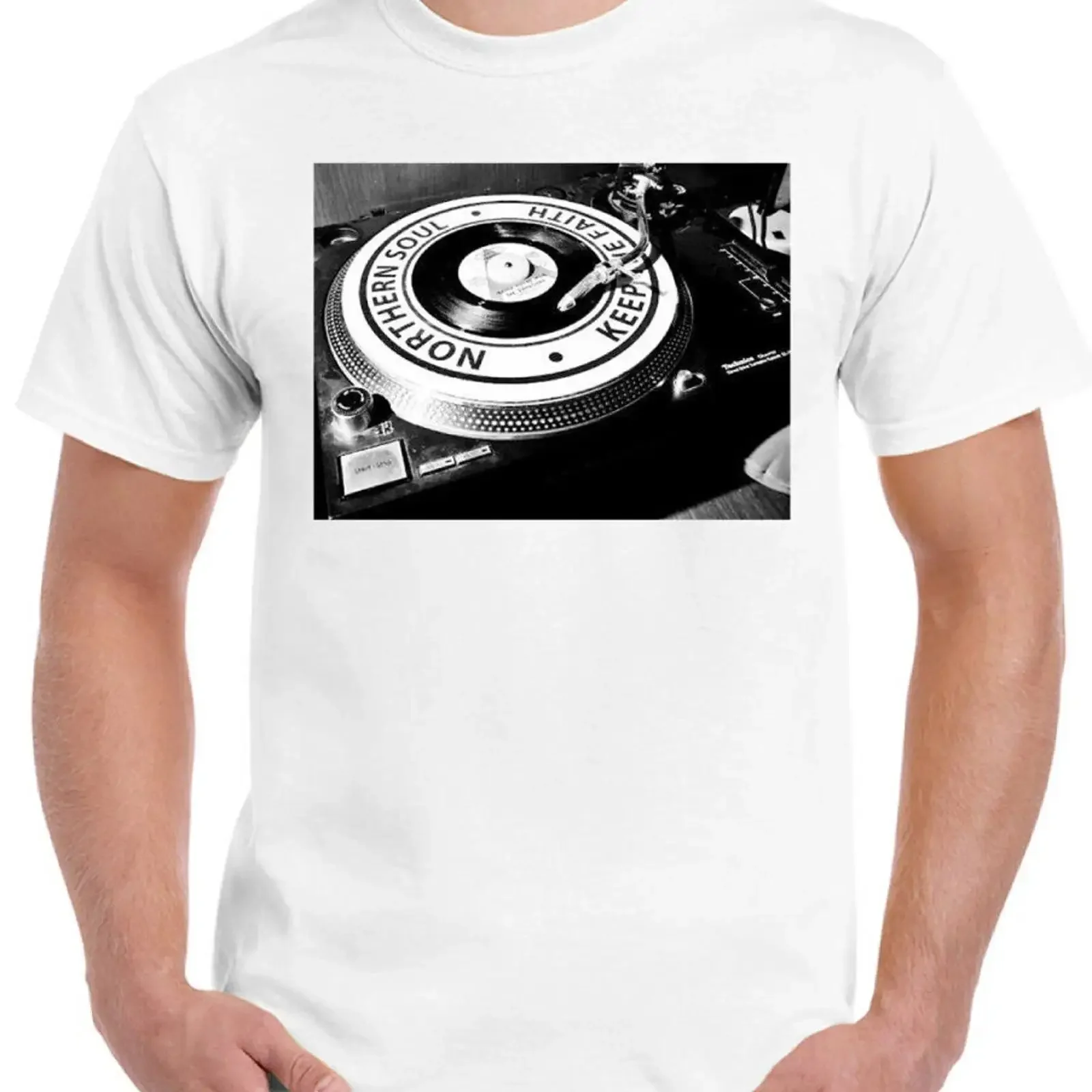 Фото Футболка Northern Soul Herren Decken Mischpult Vinyl Tanz Musik Keep The Faith, винтажная, с эффектом потертости, стильная, эластичная, повседневная №1