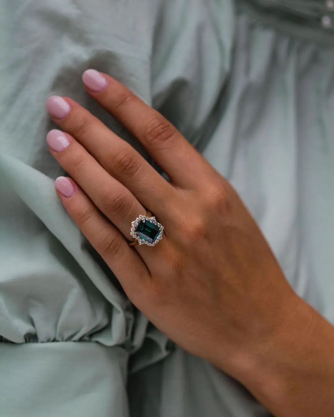 

JOVOVASMILE 10k золотые искусственные изумрудные камни драгоценный камень 5 карат 11*9 мм необычная изумрудная оправа белая маленькая кольца с муса...