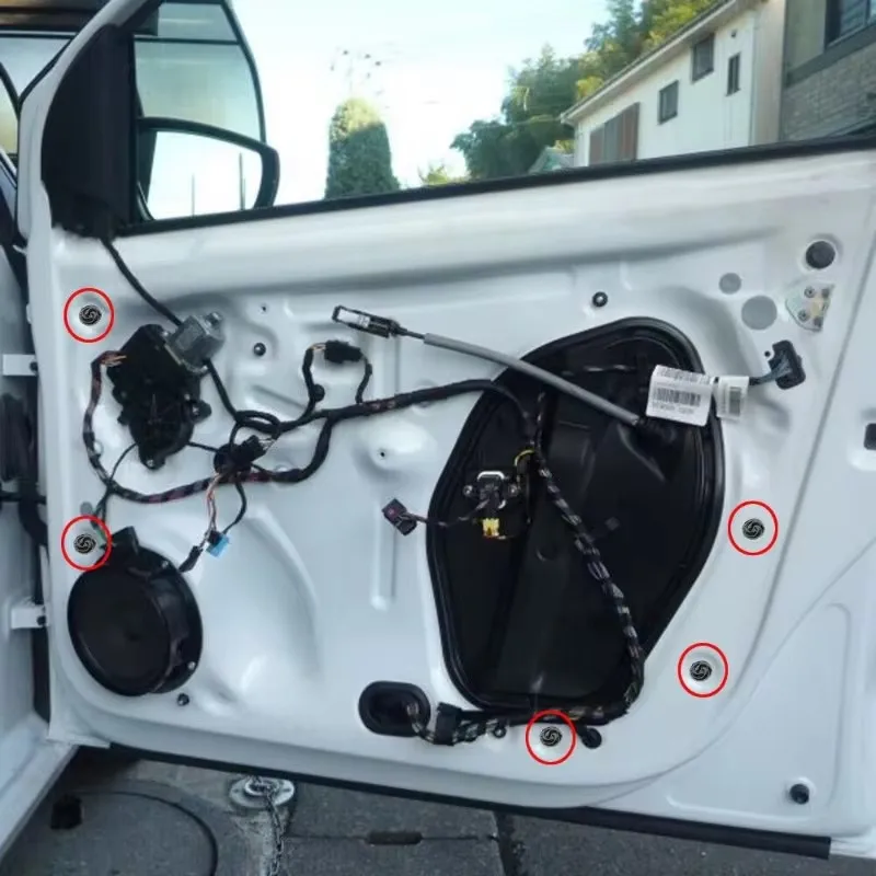 Фото Крепежный зажим для внутренней дверной панели автомобиля 7L6868243 для Caddy Touran Tiguan Golf 4 5 6 7 Passat CC Polo Beetle Jetta T5 №1