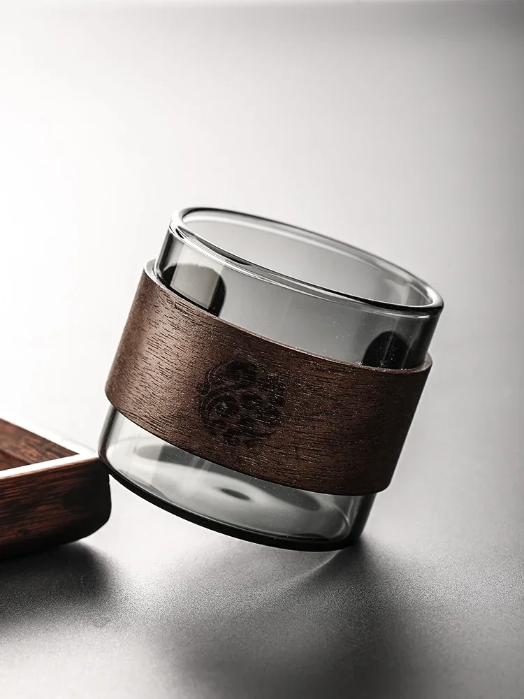 

Чашка для воды из боросиликатного стекла с деревянной ручкой