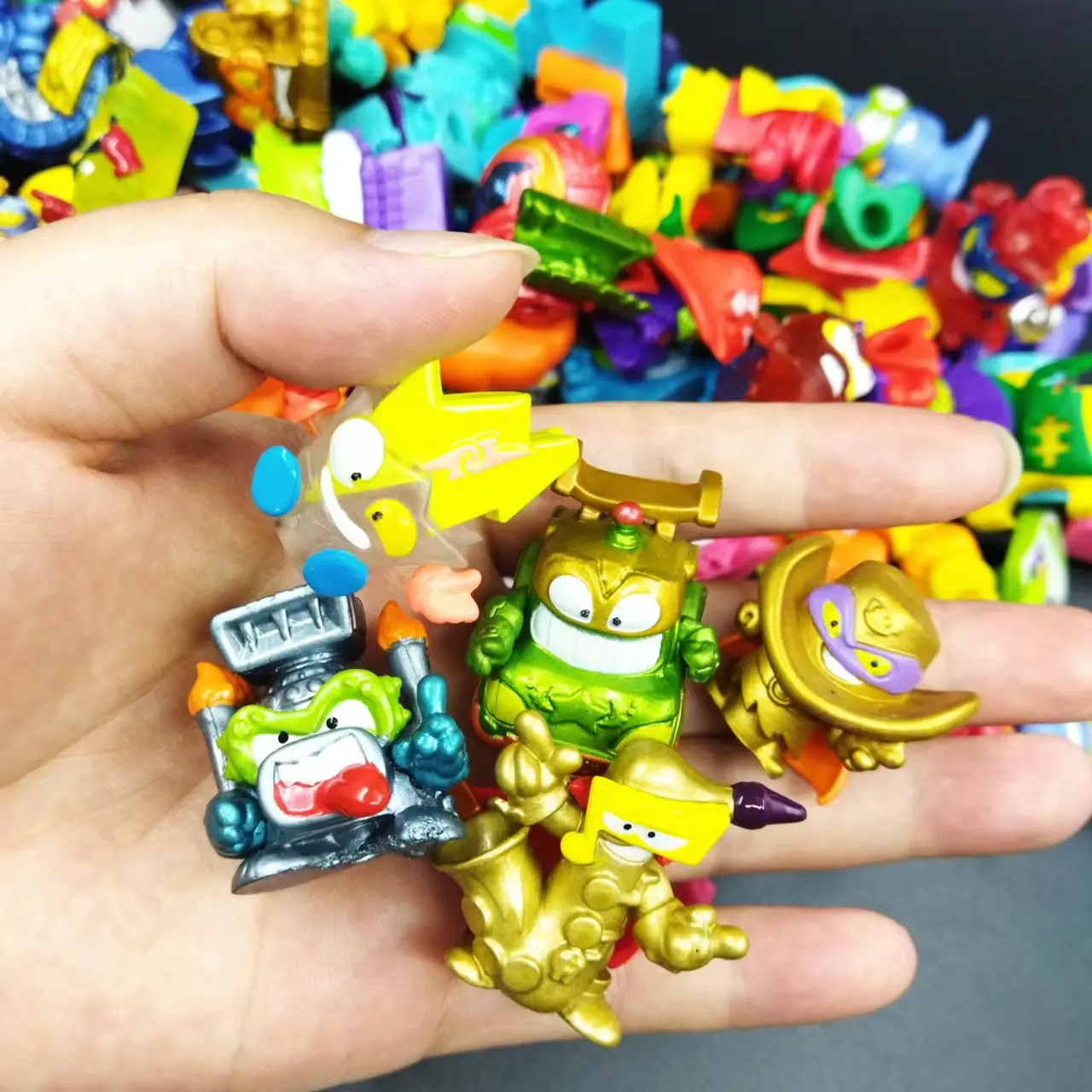 Фото Набор из 30 фигурок Superzings Superthings Garbage Figures Ricals of Kaboom, 2-3 см, лимитированная коллекция, испанские игрушки, подарок для мальчиков №5