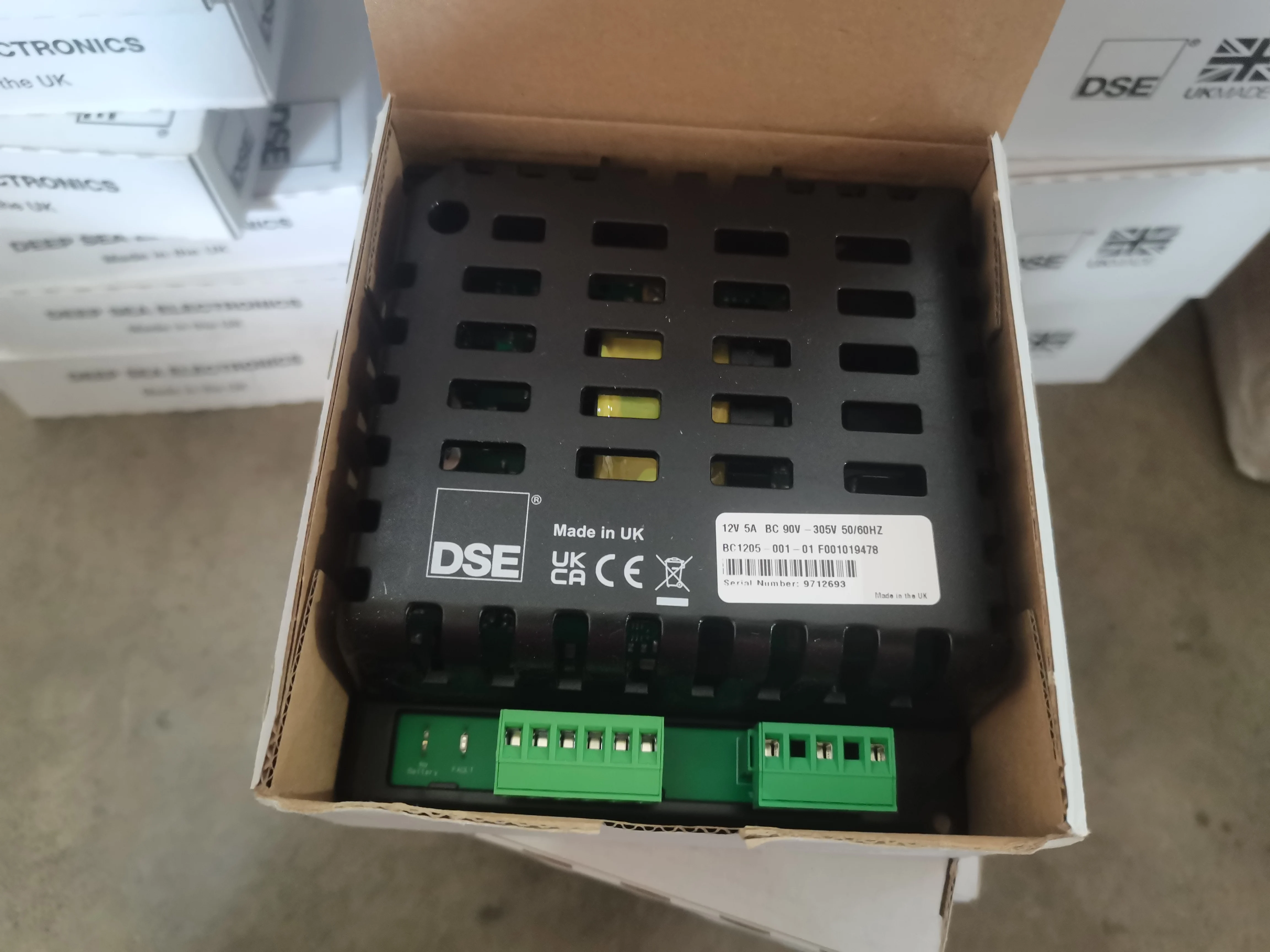 Оригинал! Глубоководная батарея BC1205 12 вольт 5 ампер зарядное устройство DSEBC1205