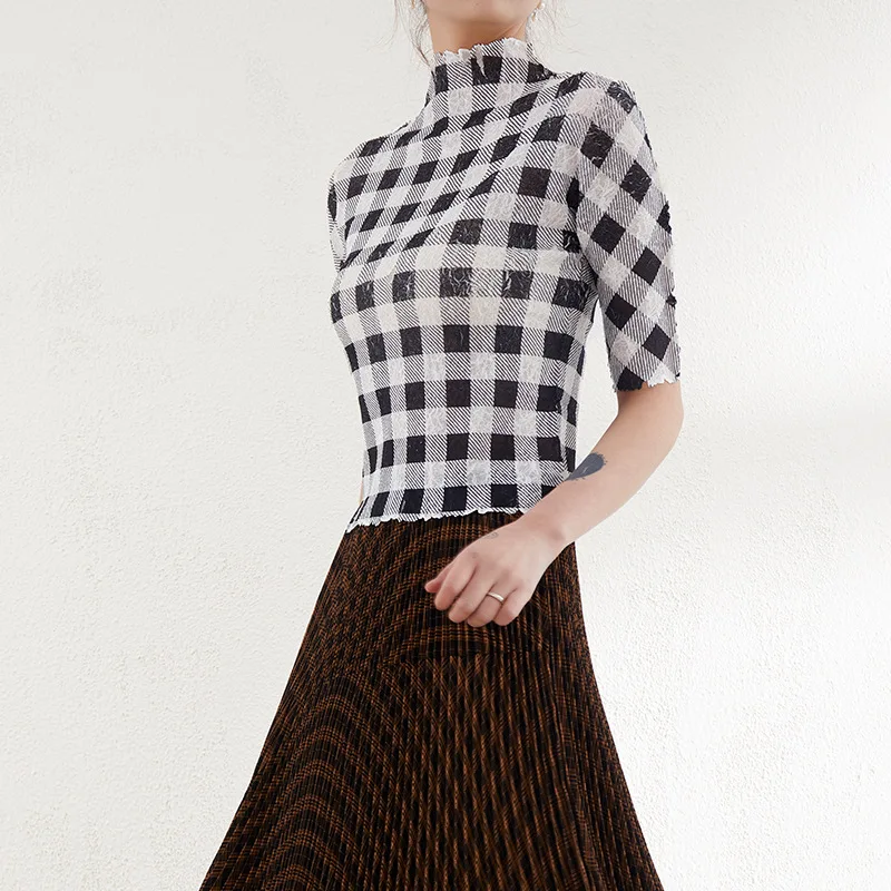 Miyake pleated top women's early autumn high-end design sense niche five-point sleeve plaid chiffon bottoming shirt
