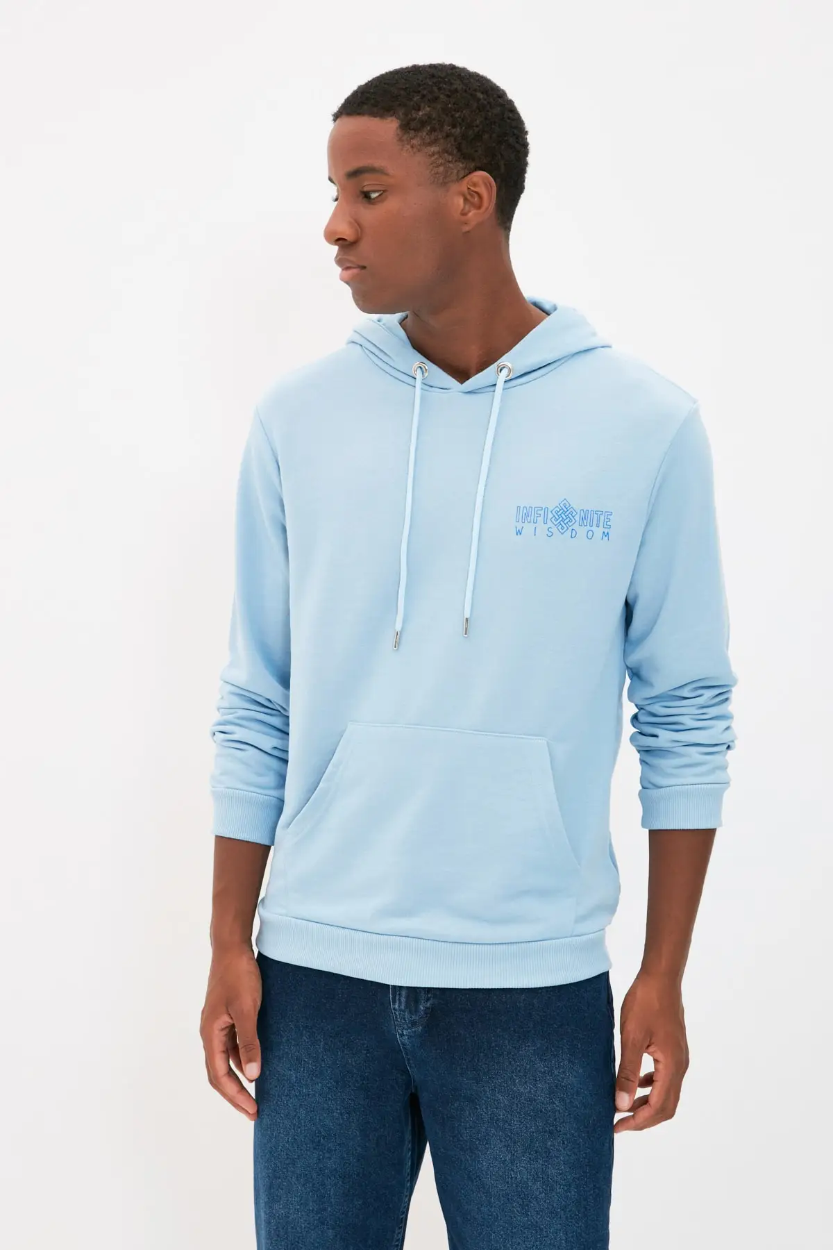 

Trendyol Men 'S Regular Fit Hooded Sweatshirt TMNAW22SW0116