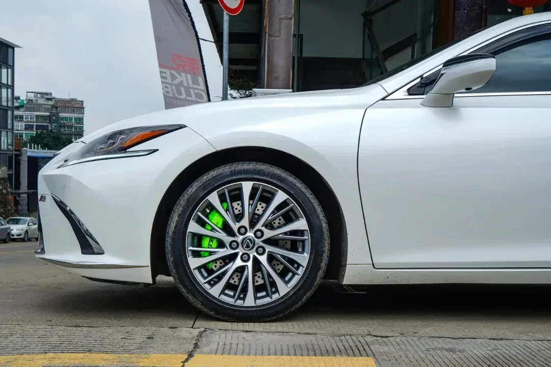 Тормозная фреза 4-поршневой суппортный тормоз для LEXUS ES200 250 300 350 350H IS200 LS400 430 GS300 460