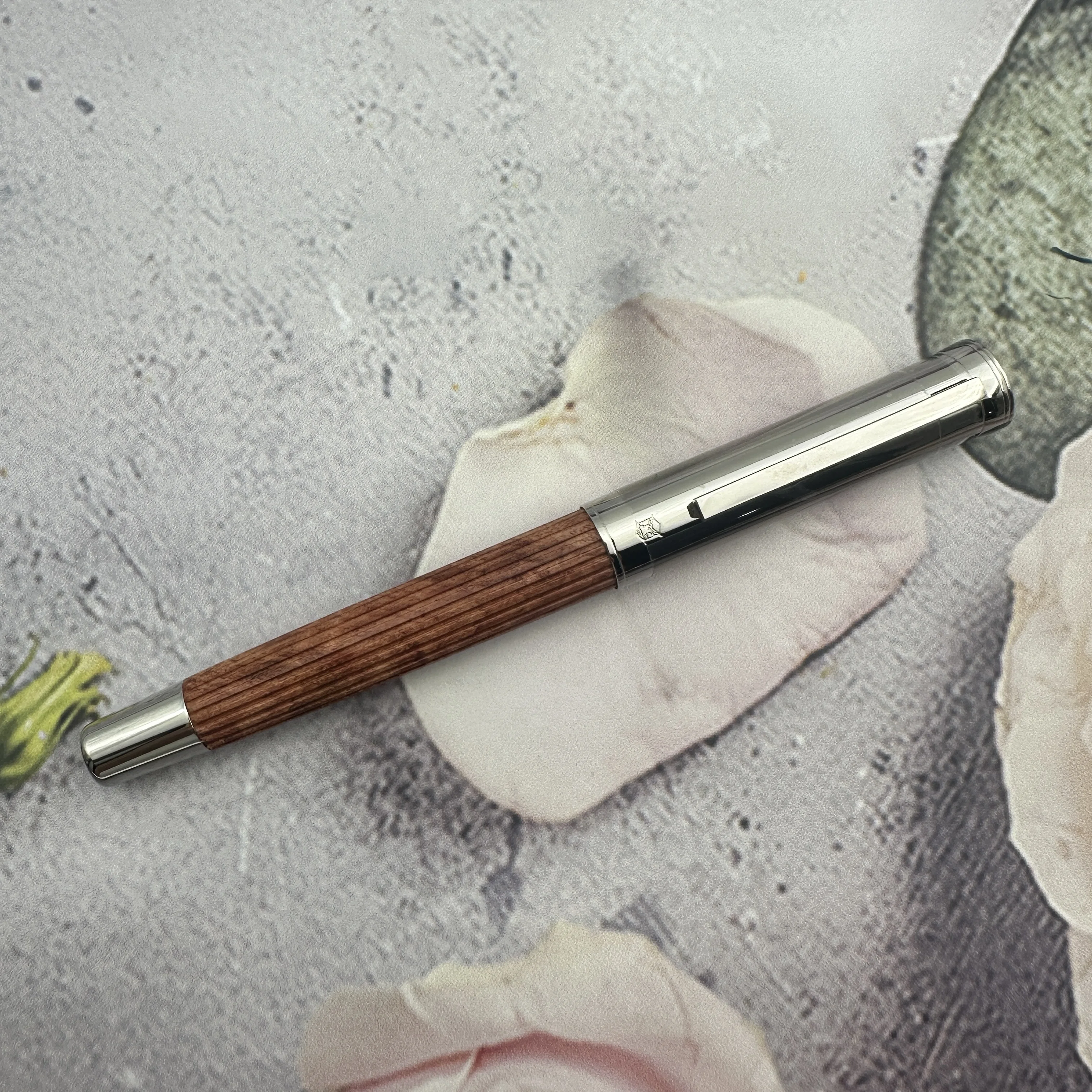 

Hongdian 1866 Черная деревянная перьевая ручка