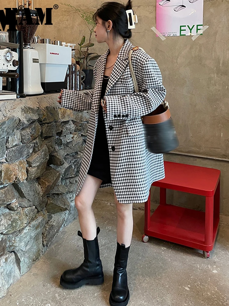 

[EAM] Women Black Plaid Big Size Long Blazer New Lapel Long Sleeve Loose Fit Jacket Fashion Tide Spring Autumn 2022 1DE2290