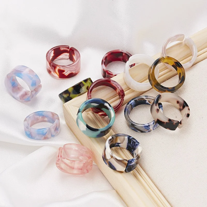 

12/24/36pcs/Lot Resin Acrylic Ring for Women and Girl Mutation Shell Colourful Trendy Rings Mixed Jewelry Party Gift Accessories