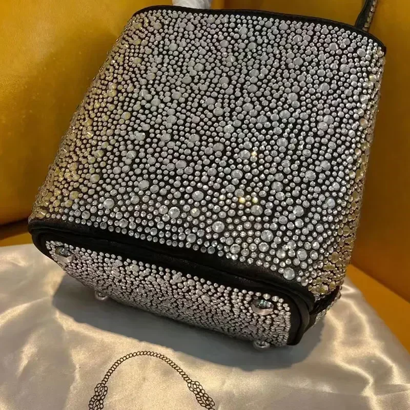 

2023 High Quality Women Luxury Designer Bucket Bag Shiny Crystal Makeup Bag Evening Party Handbag Fashion Purse Cross Body