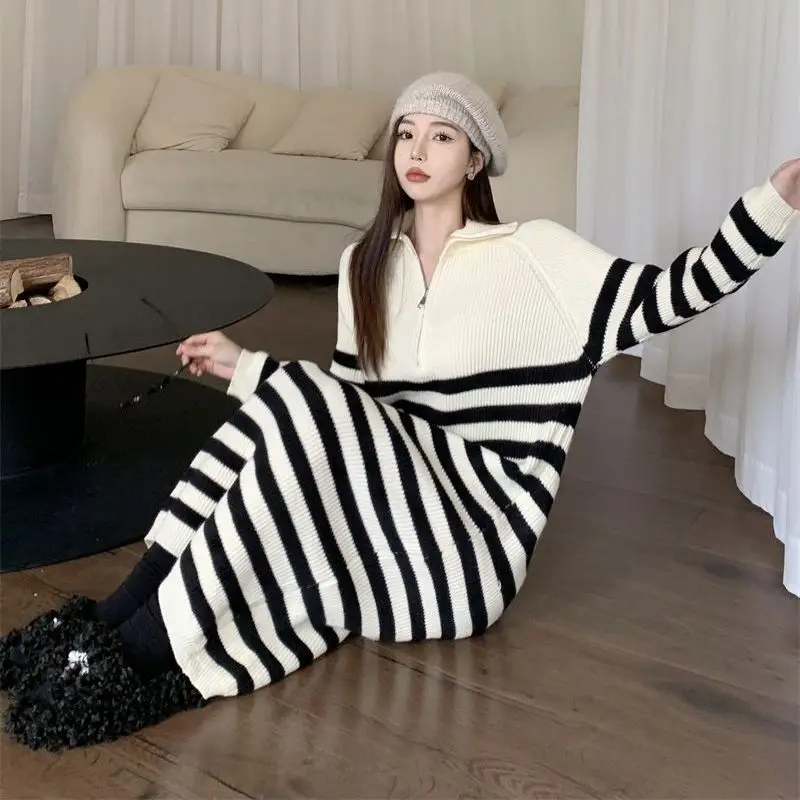 Женская трикотажная водолазка средней длины с длинным рукавом