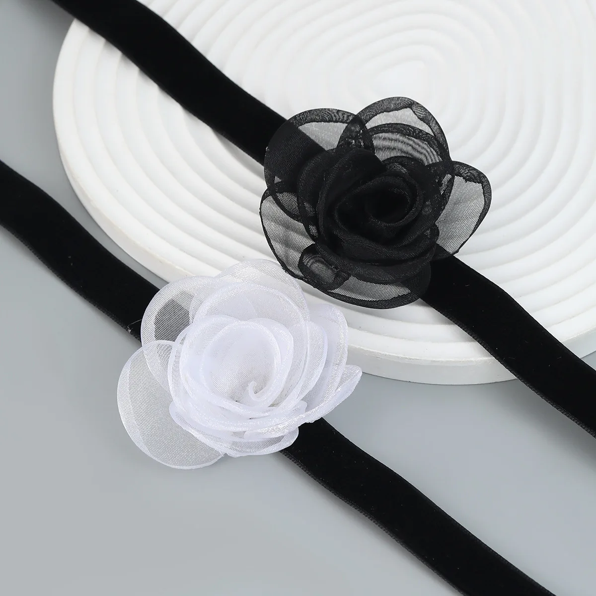 

Women's Trendy Yarn Flower Pendant Necklace Delicate Korean Fashion Jewellery Exquisite Charm Neck Chain Vintage Charm Necklaces