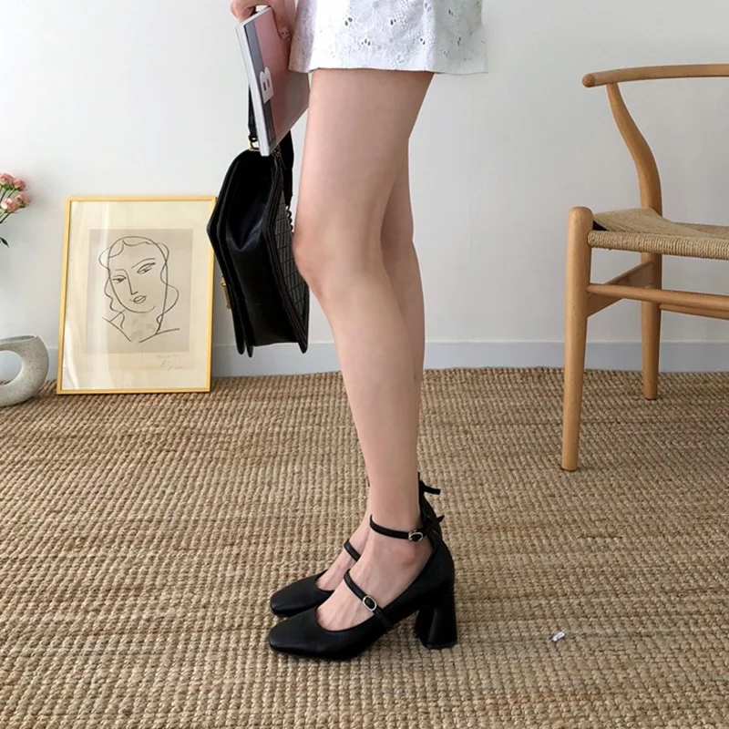 

Black High Heels Shoes Women Patent Leather Mary Janes Shoes Retro Pumps Shoes For Women Zapatillas Mujer Buckle Female Shoes