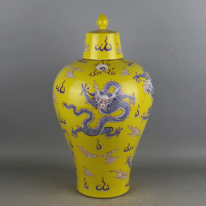 

Qing Kangxi Yellow Five Dragon Vase famille rose ceramic vase pure handmade decorative vase