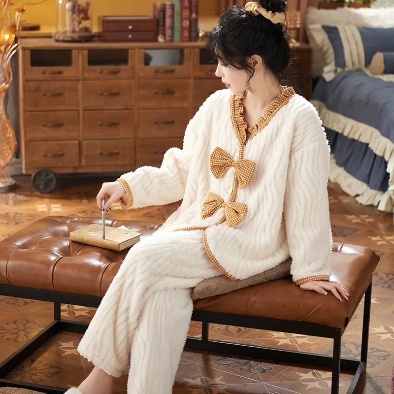 

Female Comfortable Thick Warm Pajamas 2022 New In Winter Cute Bow Coral Fleece Homewear Ladies Flannel Antistatic Soft Sleepwear