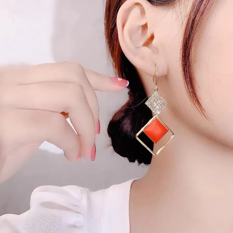 

Новые стильные серьги в Корейском стиле, инкрустированные бриллиантами, модный дизайн, универсальные для женщин