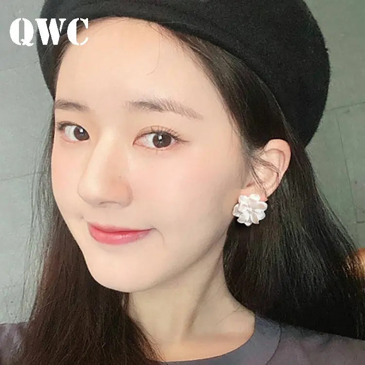 

QWC 2022 NEW French Elegant Fairy Flower Stud Earrings S925 Silver Needle Camellia Earrings