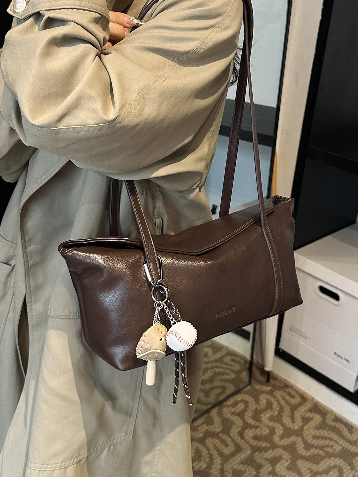 Осенне-зимняя ретро коричневая сумка Майяра для женщин новинка 2024 пригородная на