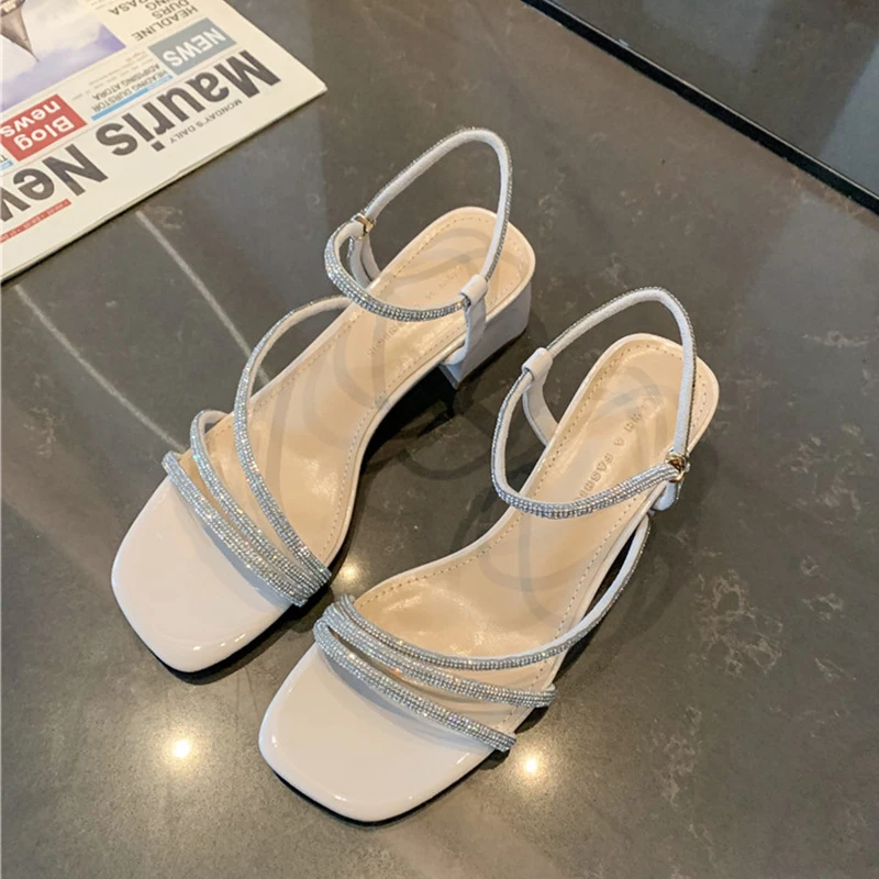 

Новинка 2023, женские сандалии со стразами, туфли на среднем каблуке, привлекательные летние модные туфли-лодочки, тапочки, искусственная обу...