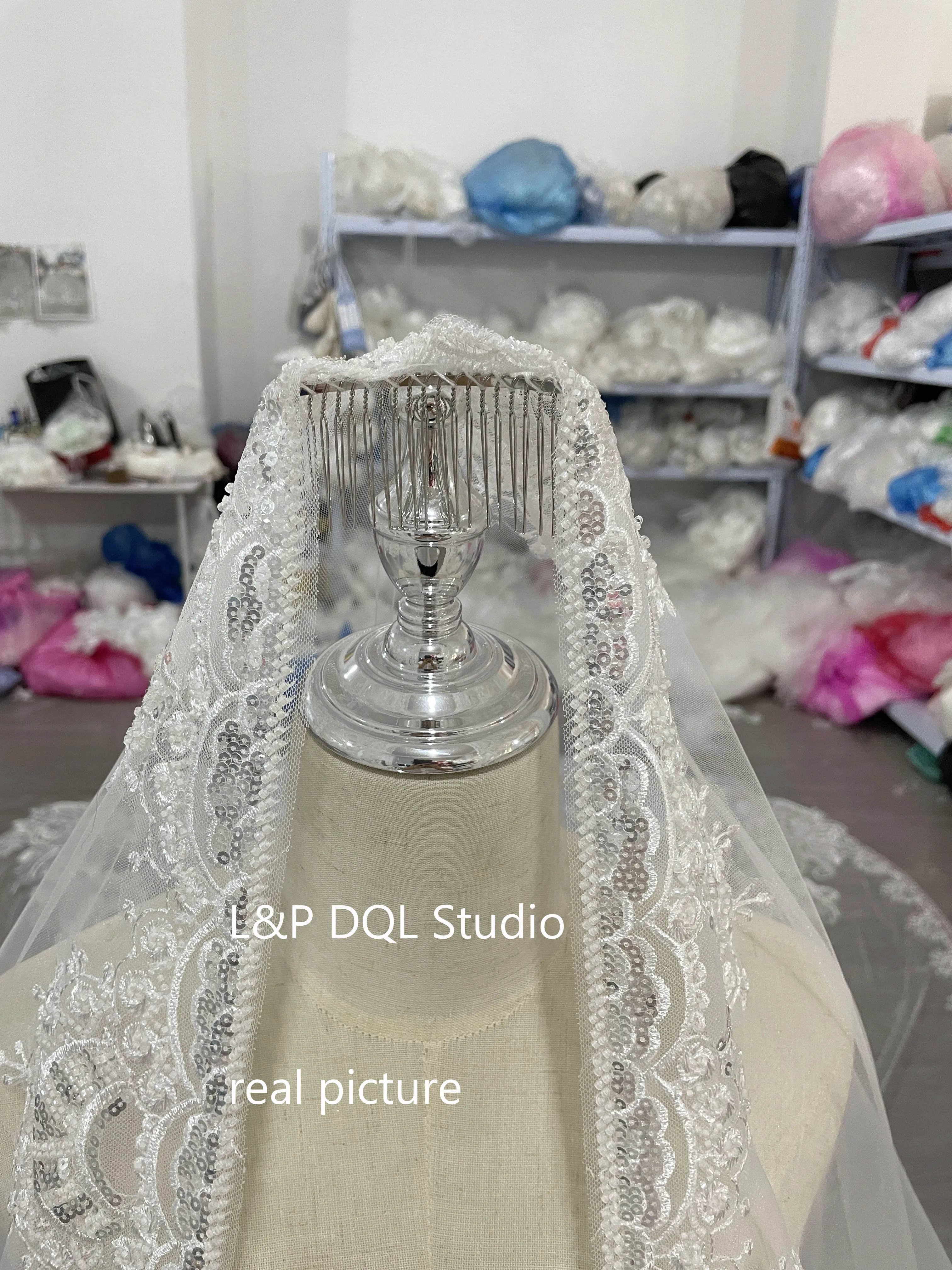 Фото Свадебная фата Mantilla L&P DQL Studio, реальные фотографии, с цветочными аппликациями из бисера, фата для невесты длиной 3*3,5 м. №2