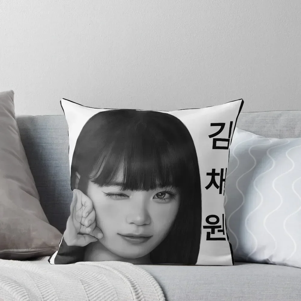 Черно-белая цифроаная наволочка KIm Chaewon 30x30/40x40/45x45 см