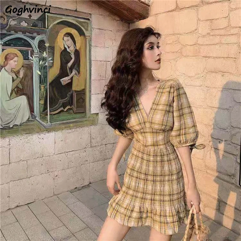 

Платье женское ТРАПЕЦИЕВИДНОЕ с V-образным вырезом и пышными рукавами