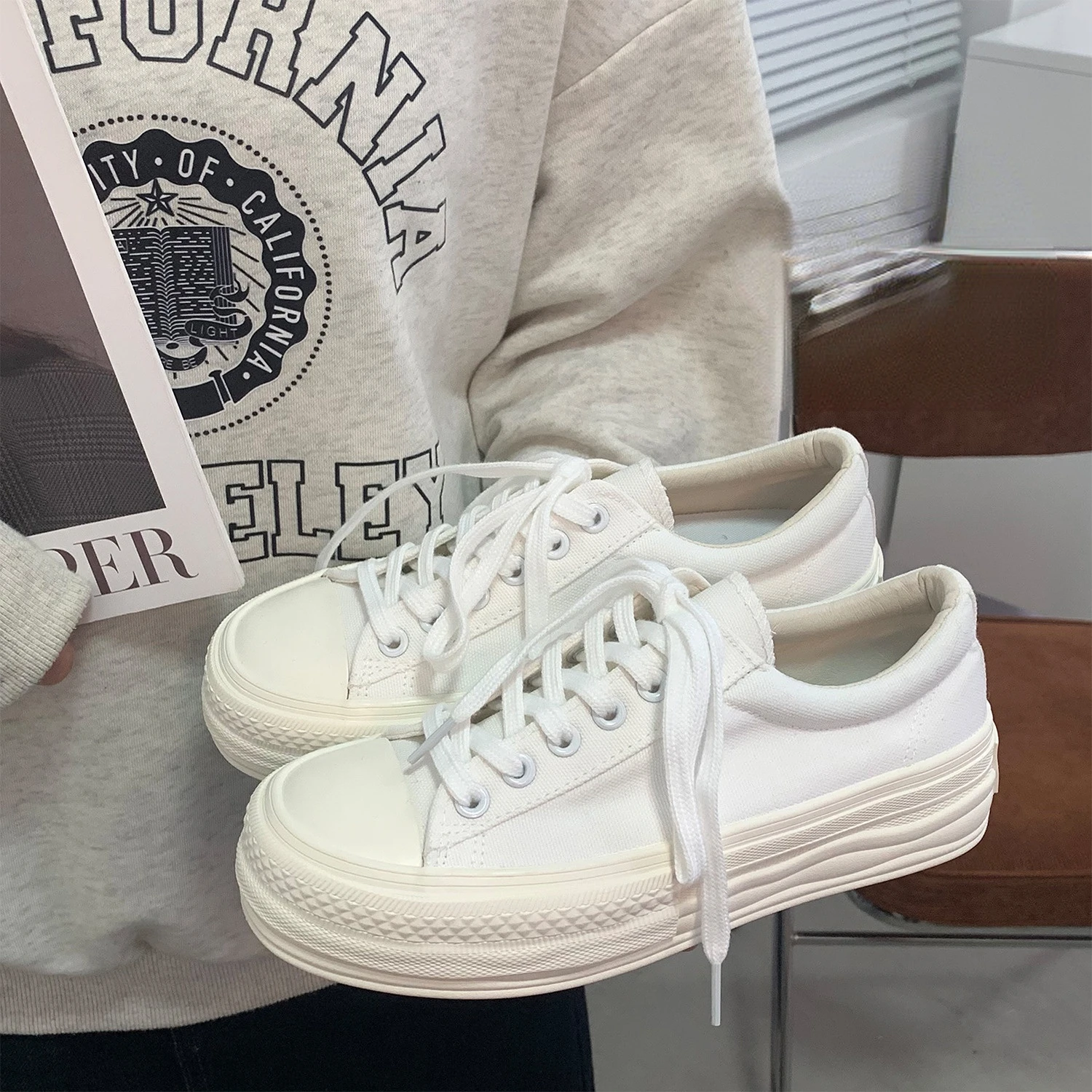 

Fashion Canvas Casual Sport Shoes Woman New Sport Women Platform Outdoor Comfortable Flat Bottom Shoes Student Sneakers