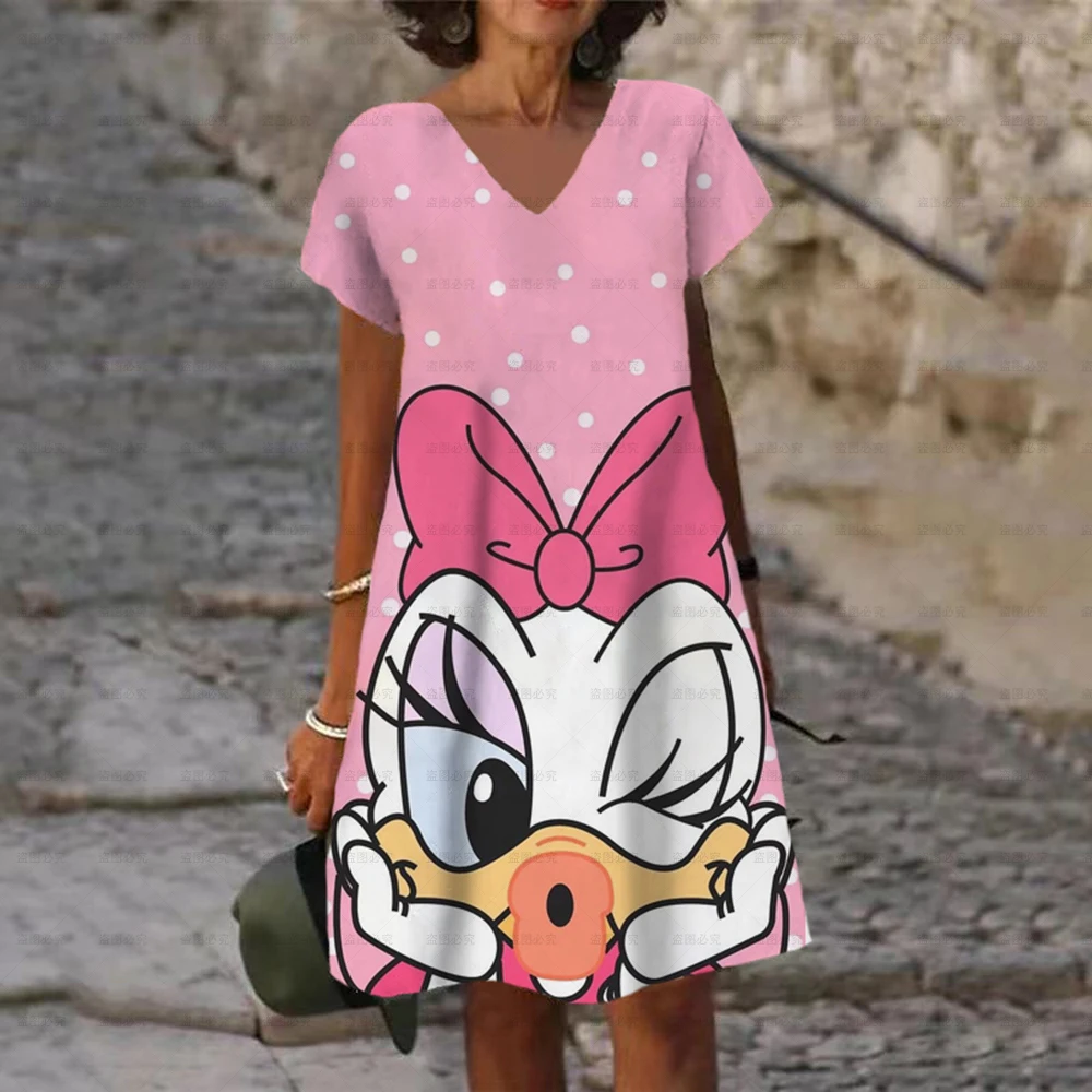 

Женское платье с коротким рукавом, длиной до колена и V-образным вырезом