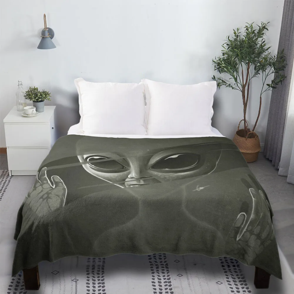 

Alien Outdoor Fur Bedding Ultra-Soft Micro Fleece Fashion Sublimation Flannel Throw Blanket