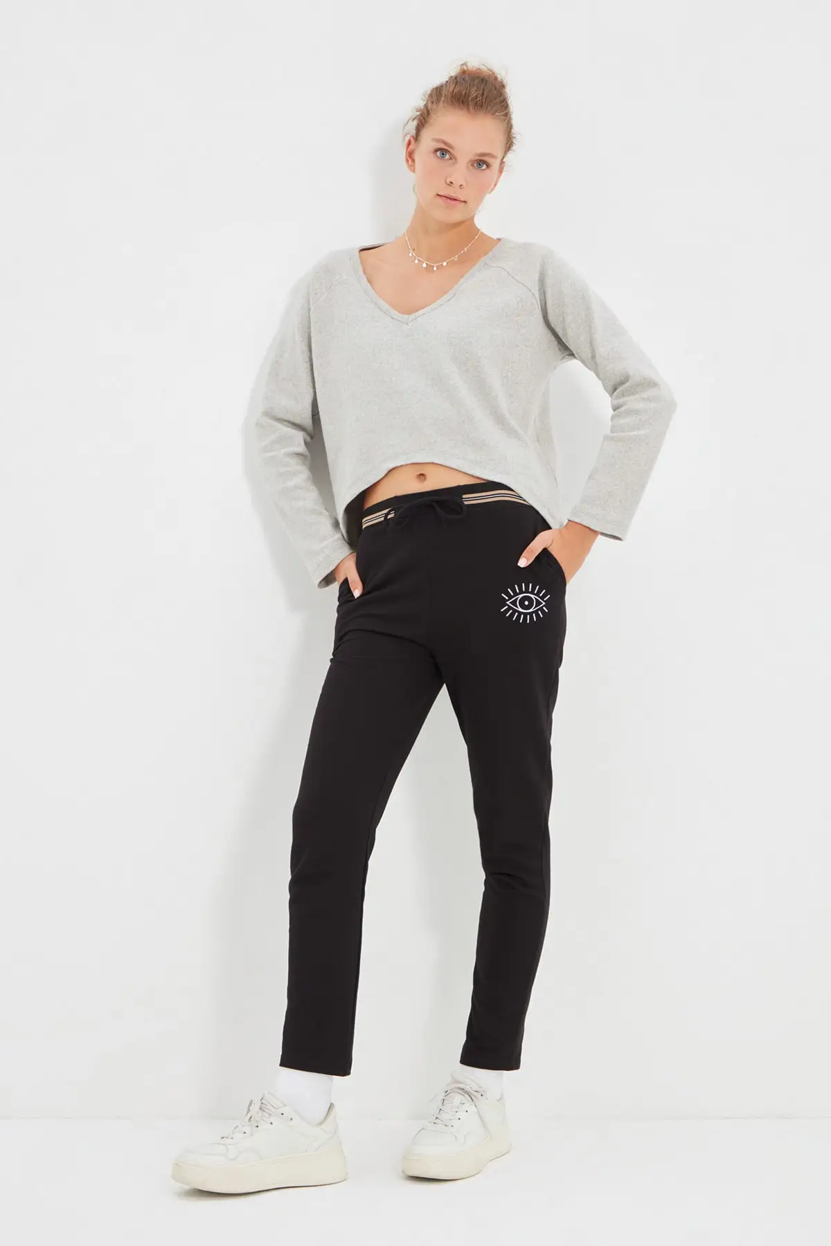 

Straight Fit Embroidered Knitted Slim Sweatpants TWOAW22EA0261