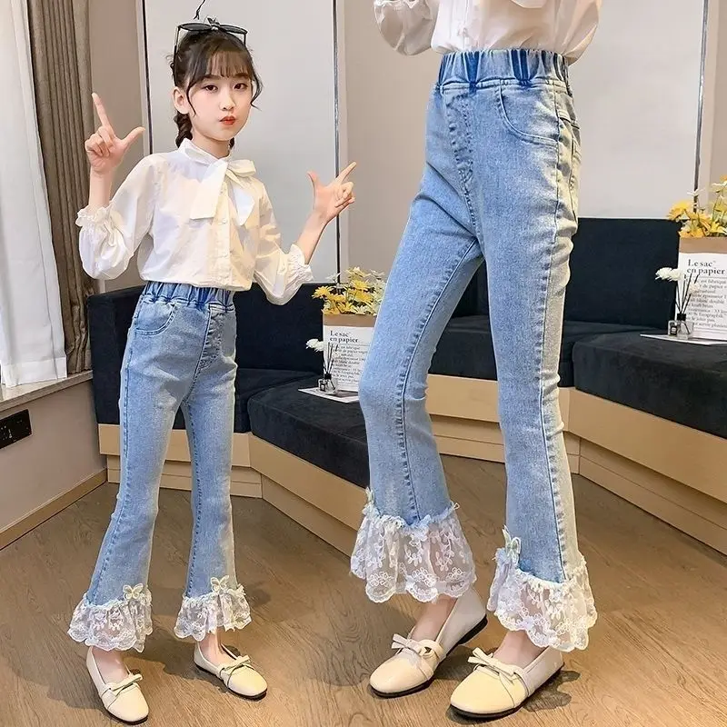 Джинсы для девочек-подростков, элегантные милые брюки из денима, милые эластичные весенние детские брюки-клеш с кружевом, G134