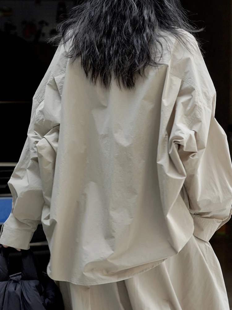 [EAM] Женская короткая повседневная блузка цвета хаки с карманами большого размера