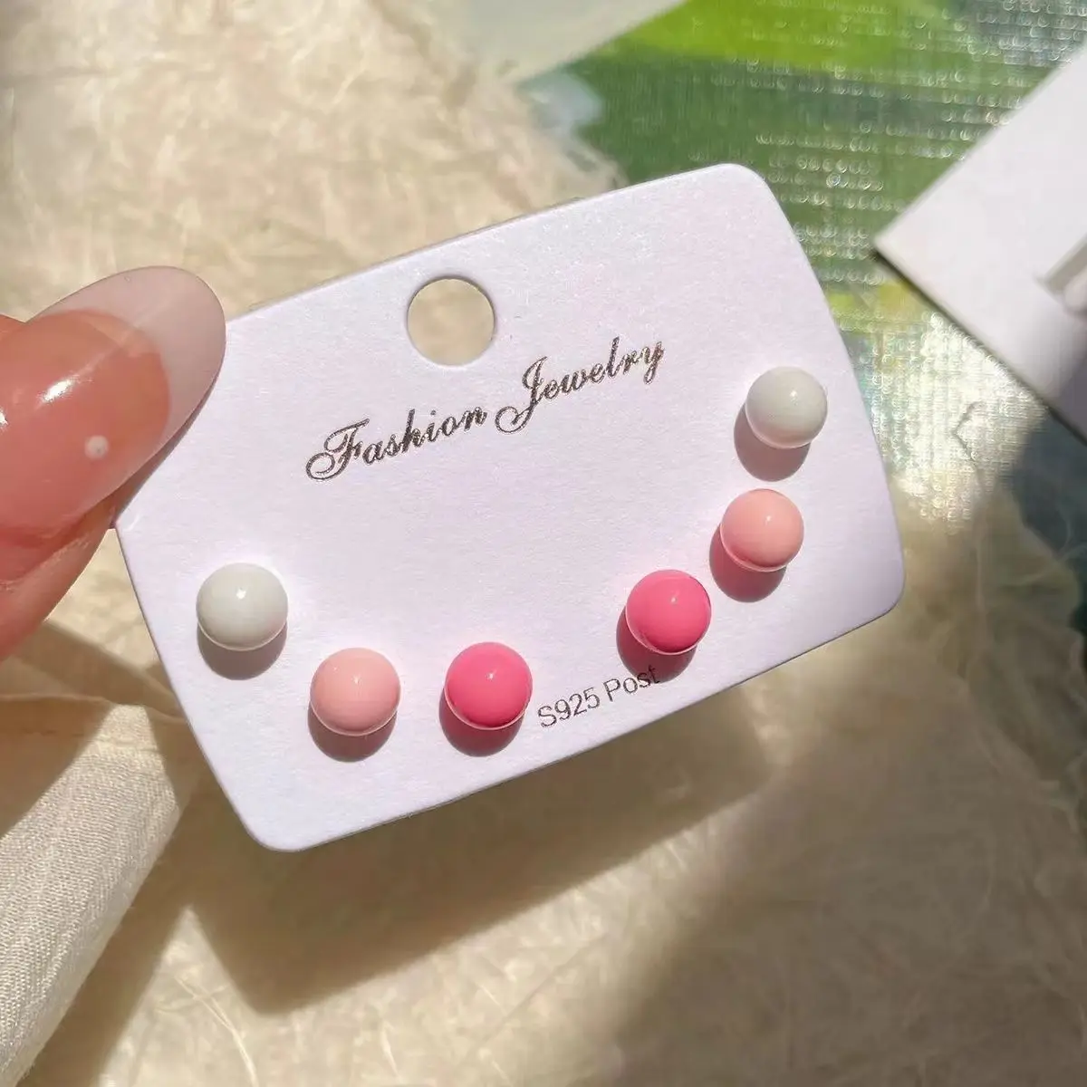 Милые красочные серьги-гвоздики KADRUFI в виде цветных шариков диаметром 6 мм для