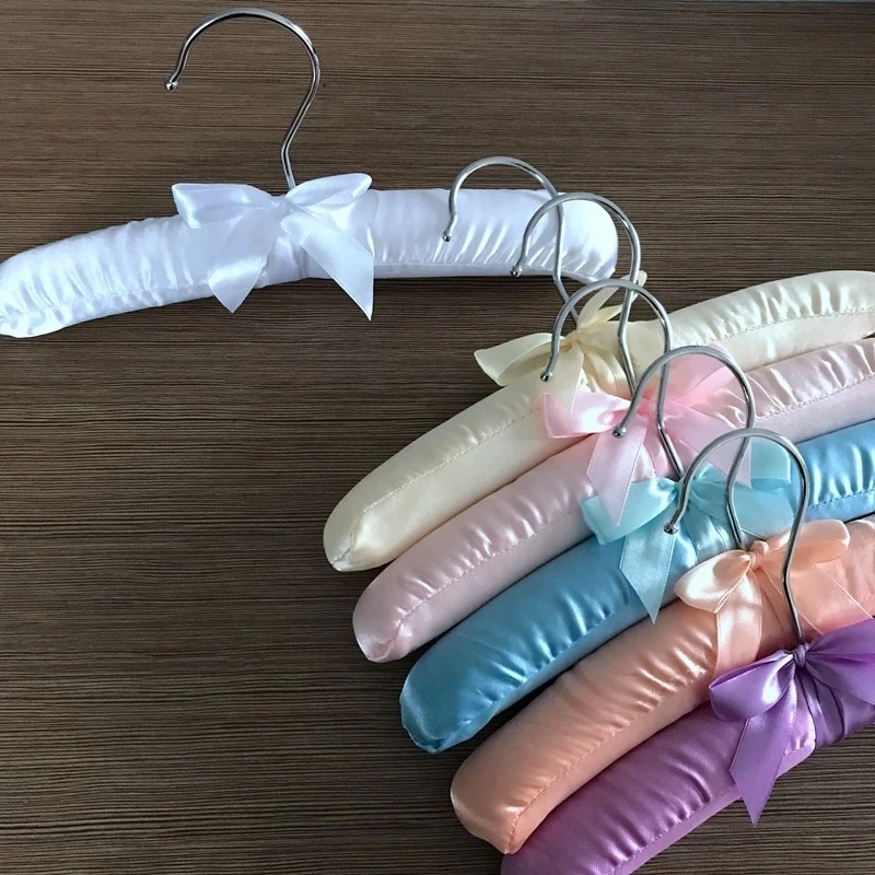 

15pcs 25cm Satin Padded Hanger Silk Wrapped Clothes Hanger Clothes Hanging Silver Hook Sponge Hangers Clothes for children baby