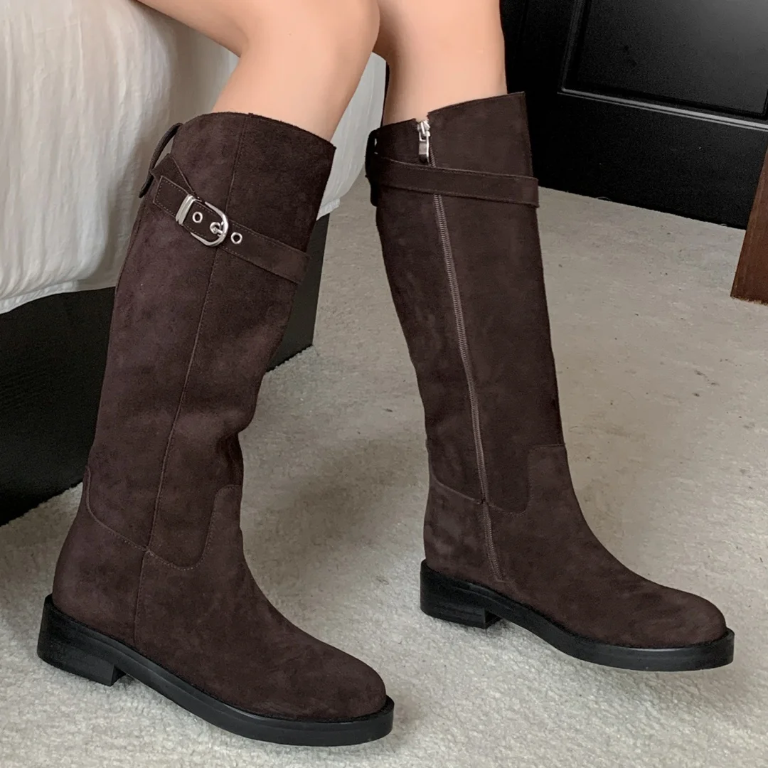 Замшевые сапоги до колена из замши с молнией сбоку металлической пряжкой и