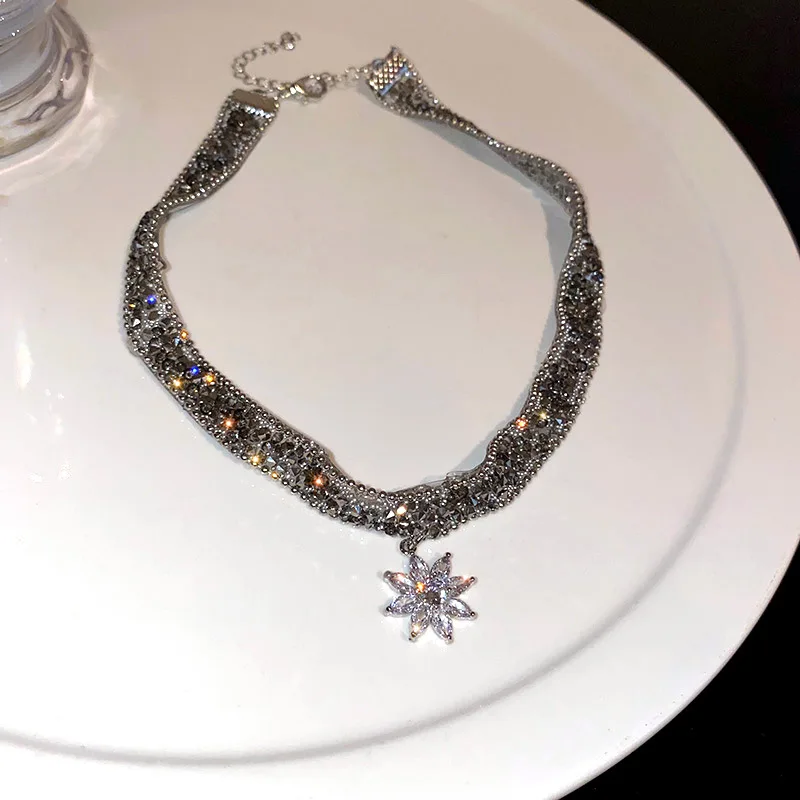 

Fashion Necklace Metal Geometric ice flower pendant short necklace for Women Jewelry