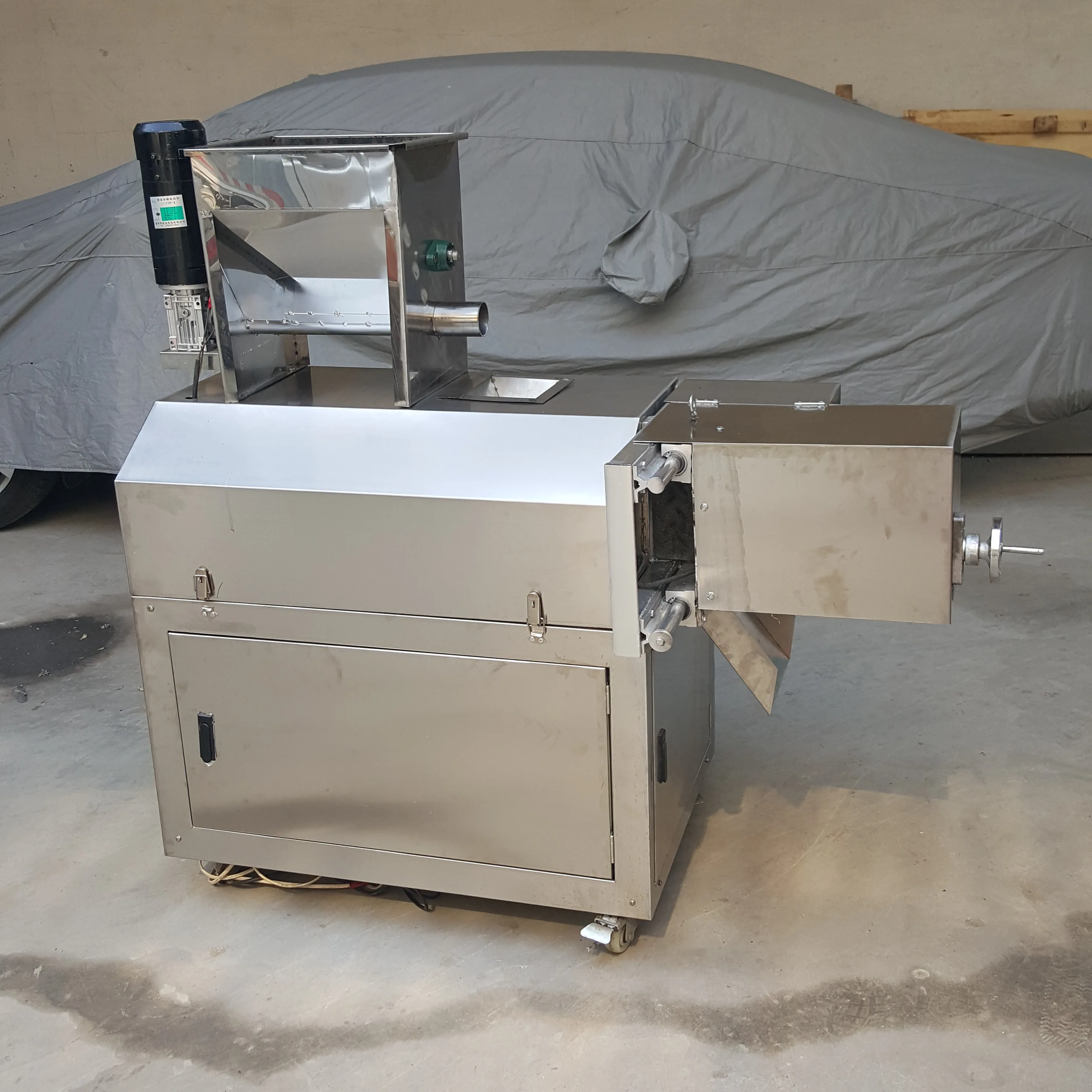 Экструдер для машины по производству закусок