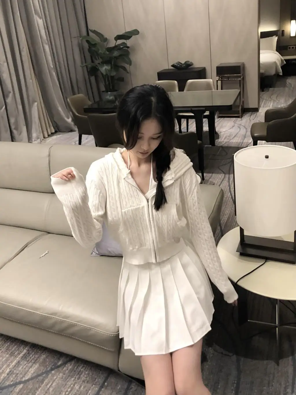 

A Women's blouse all-match casual round neck zipper hooded pullover autumn and winter new loose and thin short inner wear