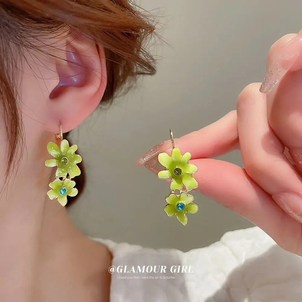

Sweet Temperament Crystal Green Flower Hoop Earrings for Women Cute Petal Daily Holiday Earrings Y2K Kpop Jewelry Gift Dropship