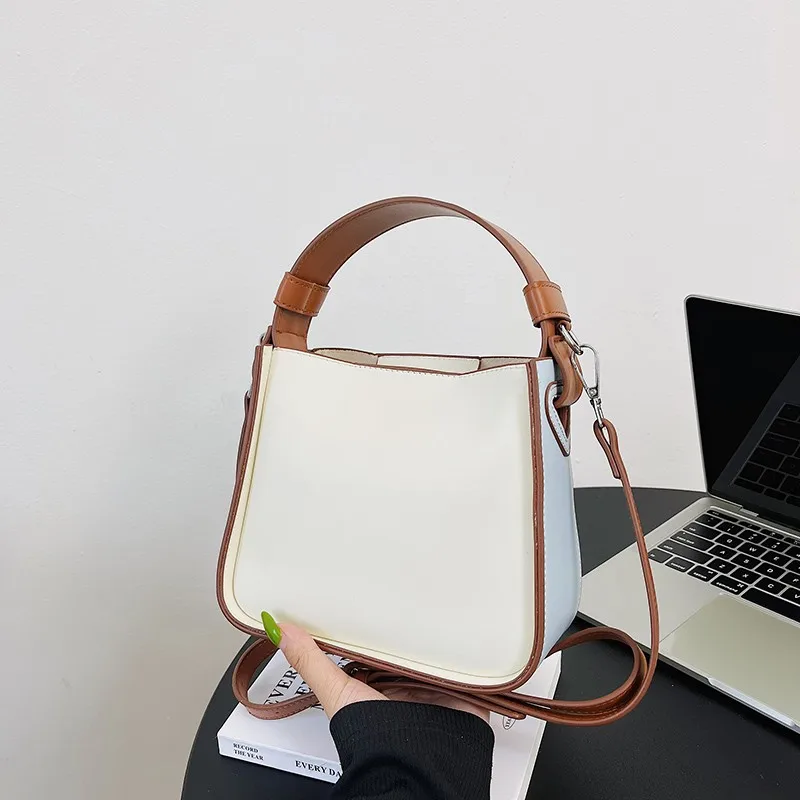 

2023 New Women's Bag Large Capacity Women's Shoulder Bags Fashion Versatile Casual Handbag Magnetic Buckle Women's Bag