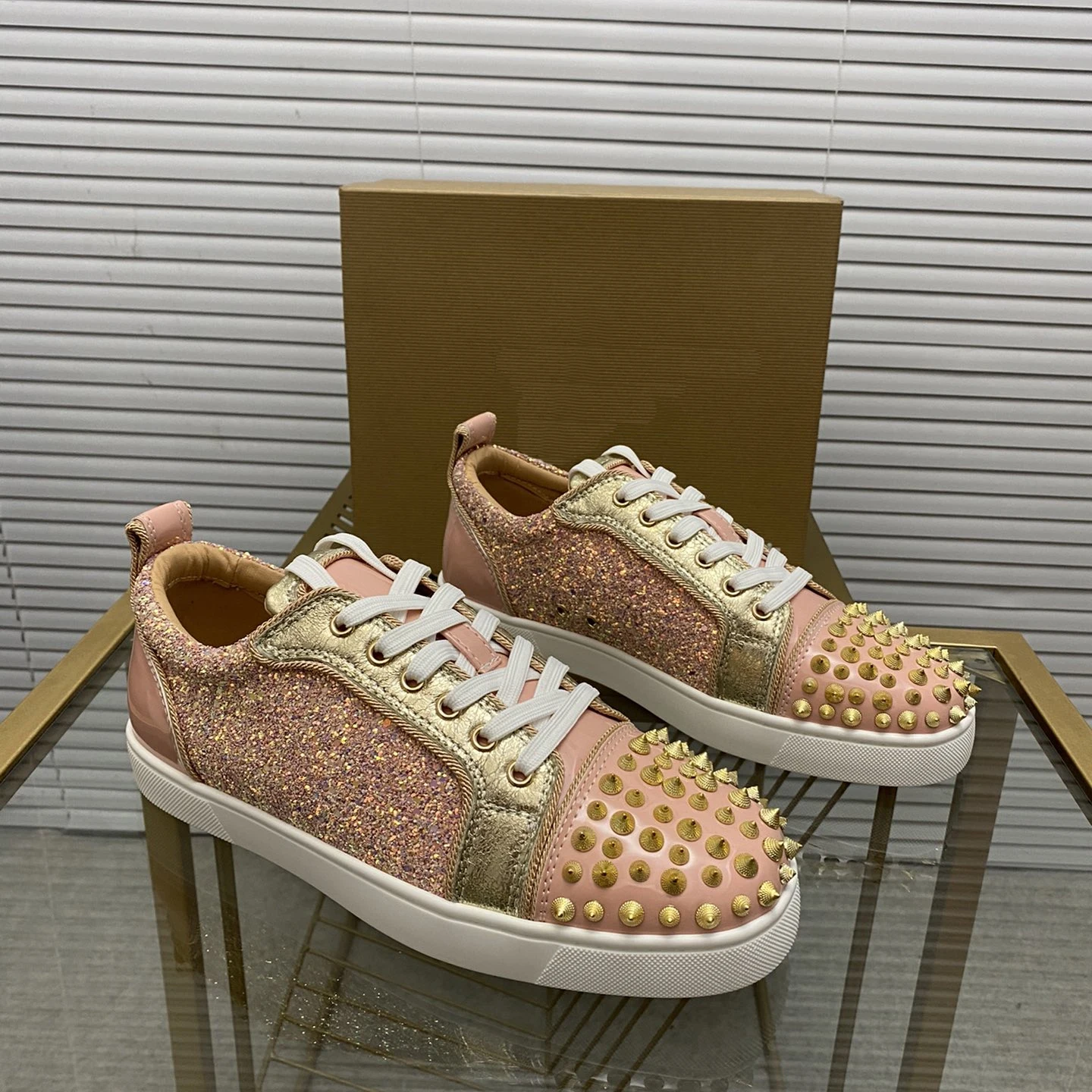 

Top Quality Red Sole Mens Casual Shoes Luxury Womens Leather Sneakers Unisex Fashion Trainers Youth Designer Couple Shoes MD0149