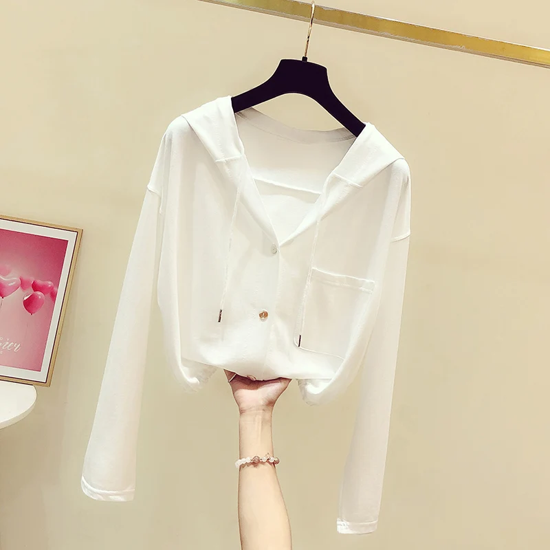 

Женская тонкая футболка с V-образным вырезом