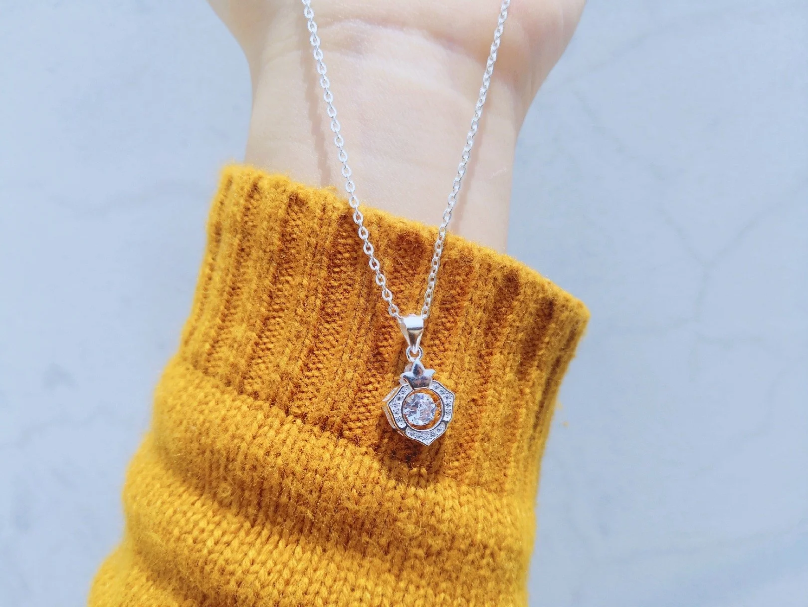 

Pineapple Smart Micro Set Chain Pendant
