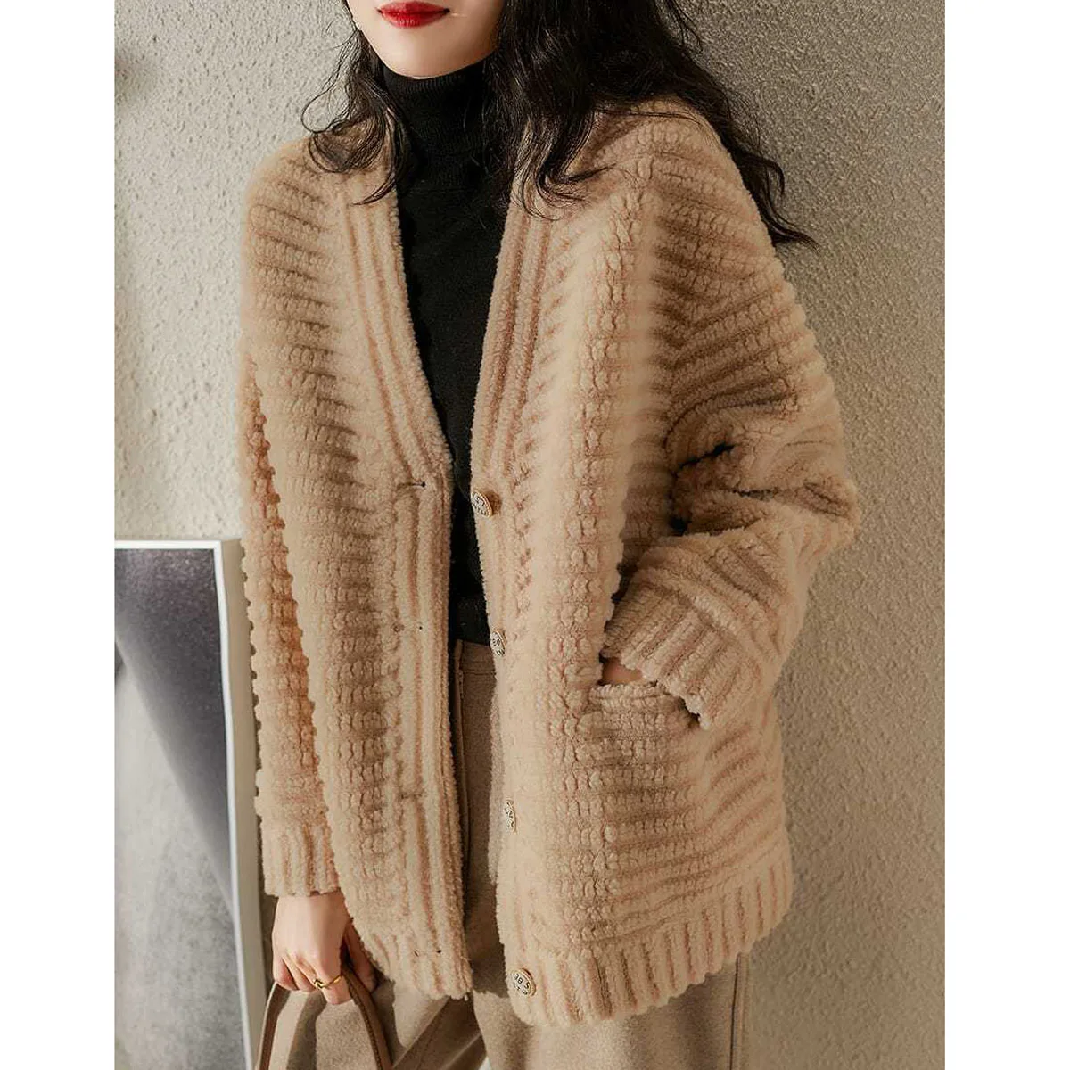 Parkas Women's Outdoors Short Coats 2022 Winter New Fashion Faux Fur Cashmere Stripe Splicing V-Neck Casual Warm Jackets Woman